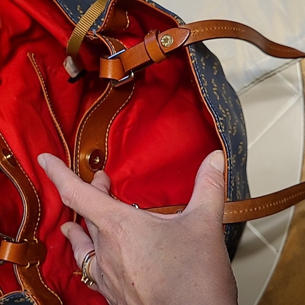 Dooney & Bourke Navy & Gold Bag.  Pre-loved - Picture 16 of 16